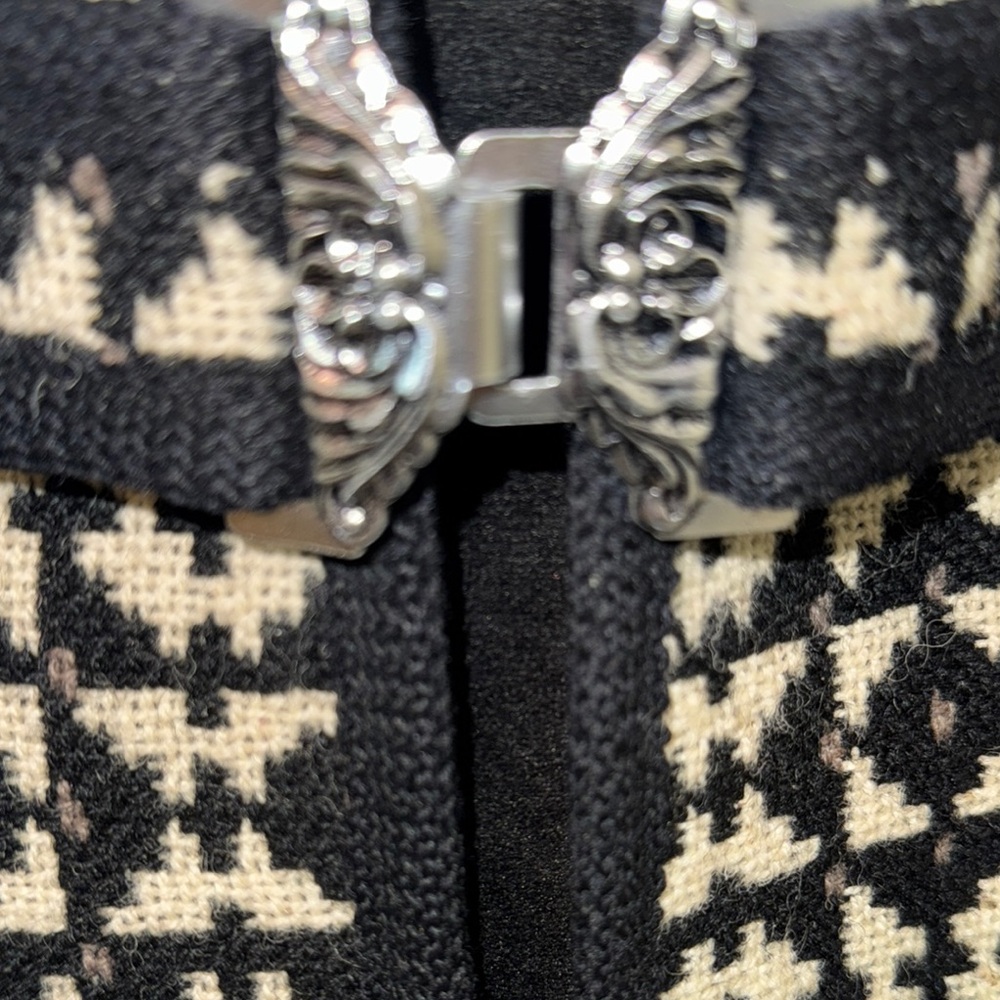 Black And White Geometric Pattern Vest - image 3